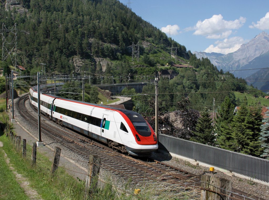 Ein ICN am 27.06.2011 unterwegs bei Wassen. 
