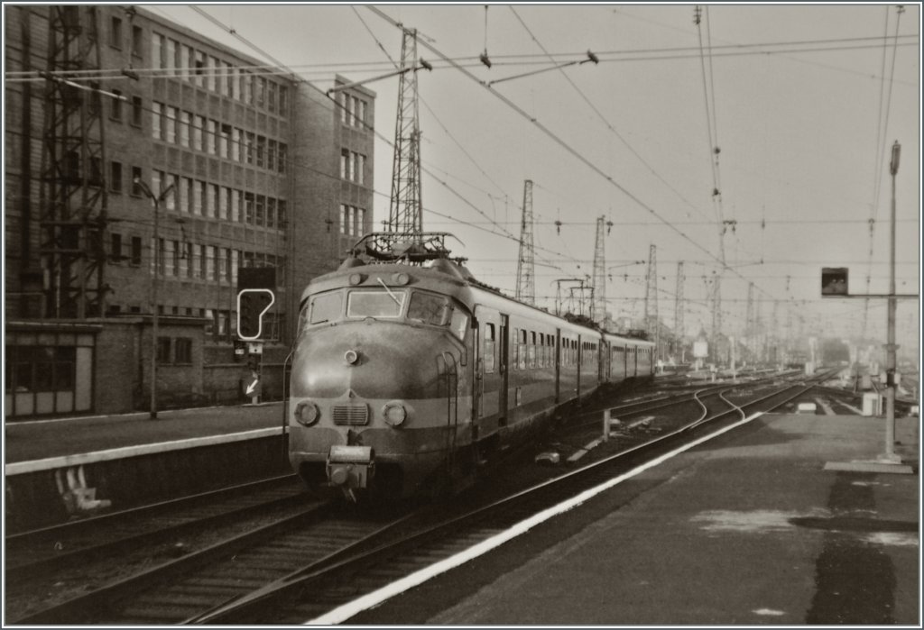 Ein Mat'57 als Benelux IC in Bruxelles Midi. 
Juni 1984