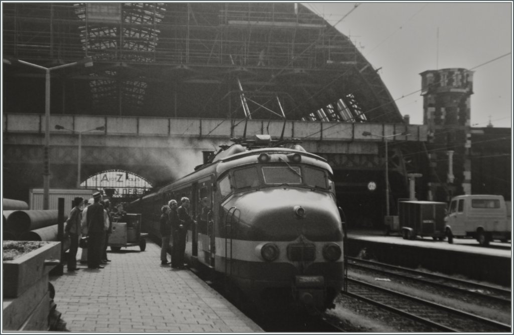 Ein Mat'57 ist rauchend in Amsterdam CS eingetroffen.
Juni 1984