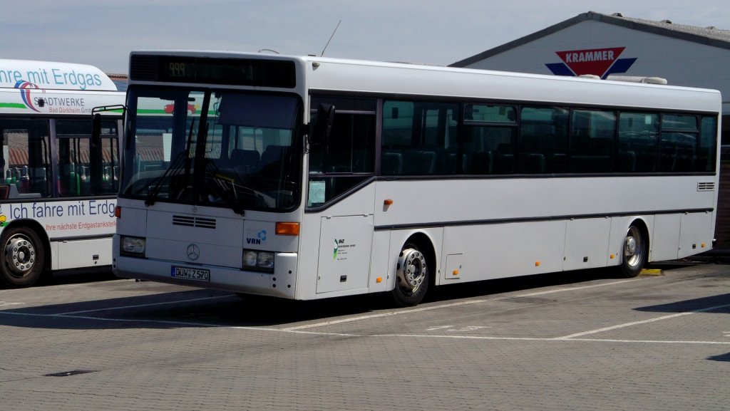 Ein Mercedes-Benz O 407 von Busverkehr Zipper (ehem. Wolff/Krauss), aufgenommen auf dem Zipper'schen Betriebshof in Grnstadt am 18.5.12.