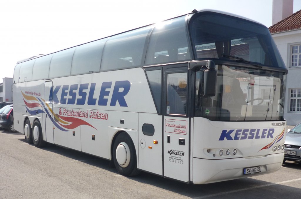 Ein Neoplan-Cityliner auf dem Flugfeld-Parkplatz in Bblingen