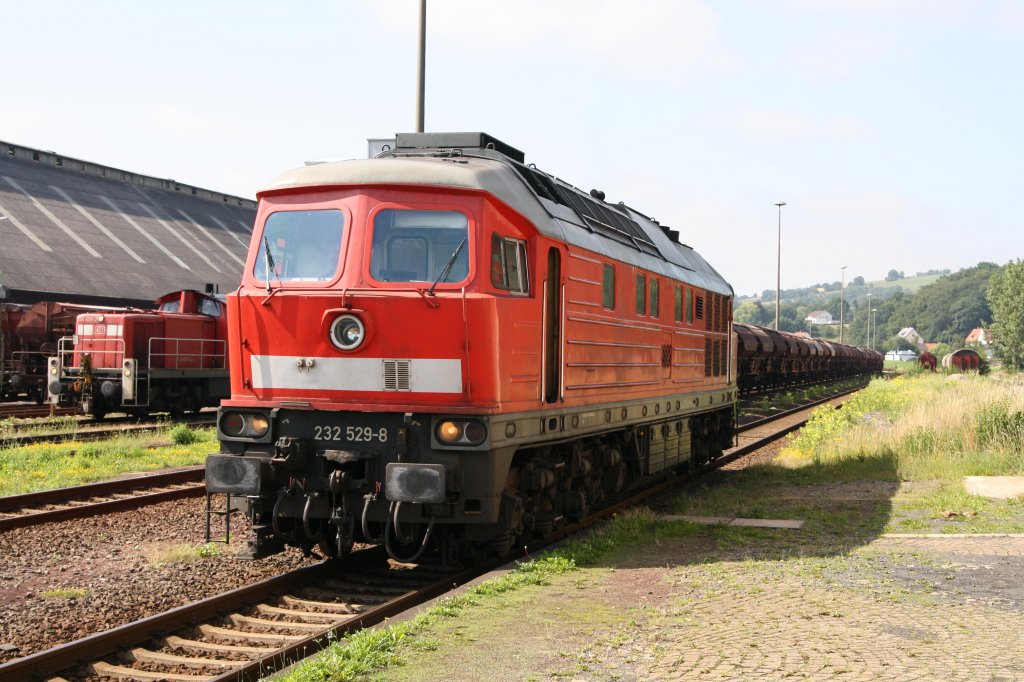 Ein Portrt der 232 529-8 in Heringen/Werra am 05.07.11.