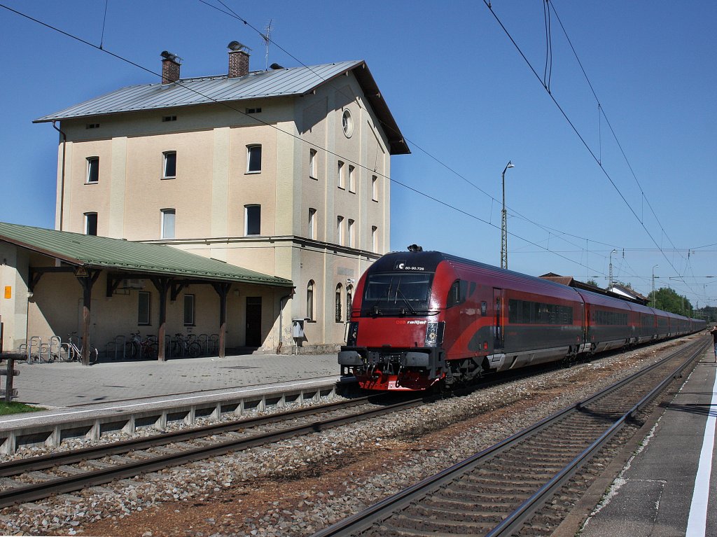 Ein RJ am 01.08.2010 bei der Durchfahrt in Teisendorf. 
