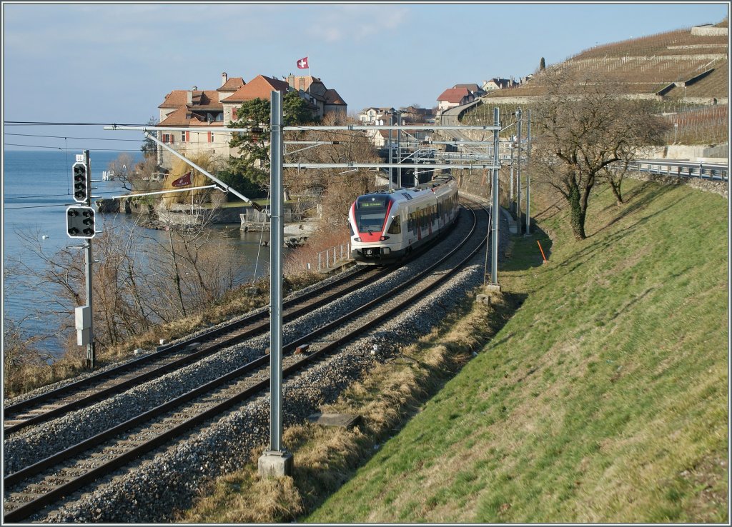 Ein SBB Flirt RABe 523 nach Allaman erreicht Rivaz.
22.01.2011