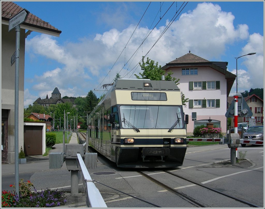 Ein Schnappschuss auf einem Sonntagsspaziergang: CEV GTW und Chteau de Blonay.
30. Juni 2013