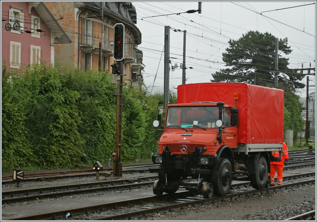 Ein Unimog auf den Schiennen.
Renens 12. Juni 2012