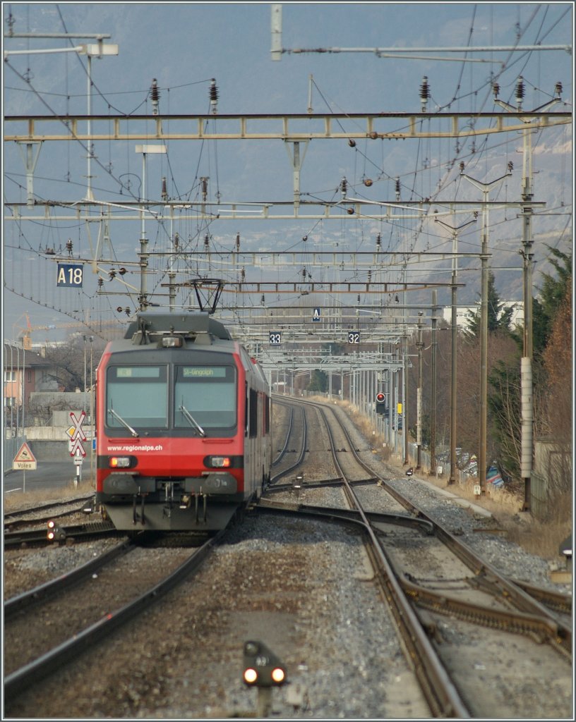 Ein Walliser Domino auf dem Weg nach St-Gingolph verlsst Sion. 
14.02.2011 