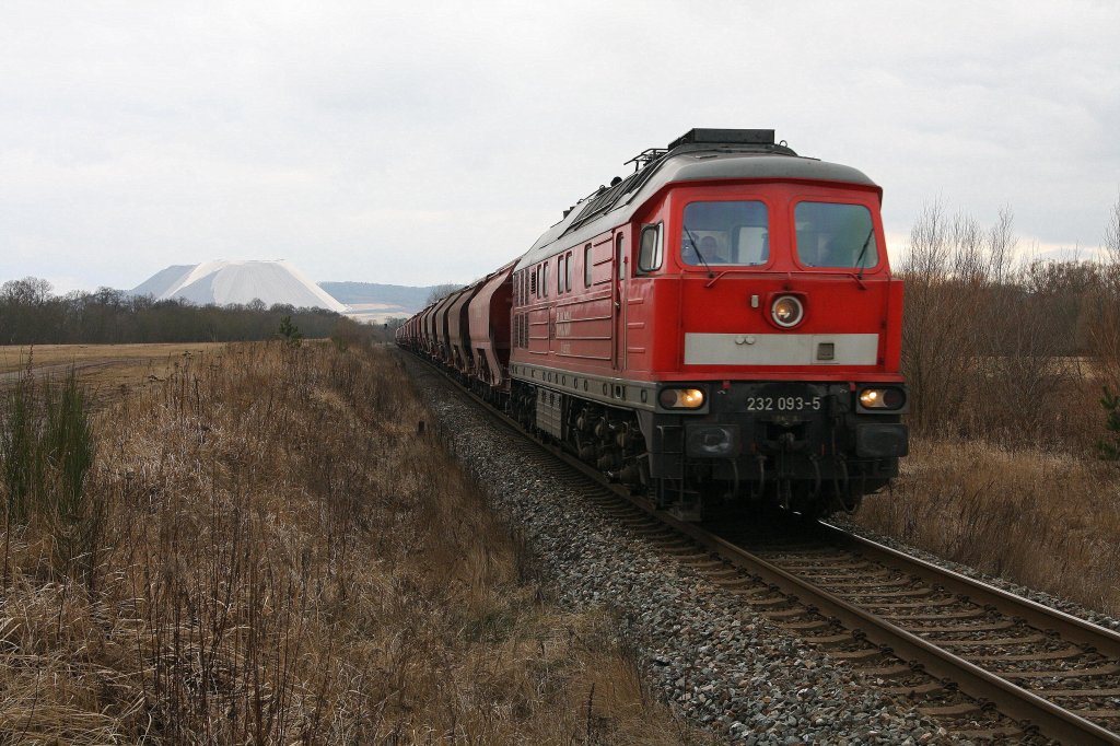 Ein weiterer Kalizug Richtung Gerstungen passiert am 05.03.12 den B in Berka/Werra. Zuglok war an diesem Tag 232 093-5.