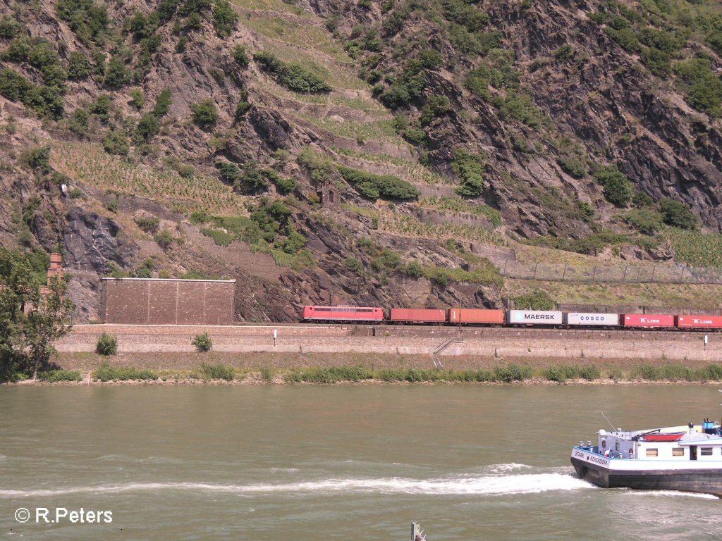 Eine 151iger zieht ein Containerzug die rechte Rheinstrecke rauf. 24.07.08