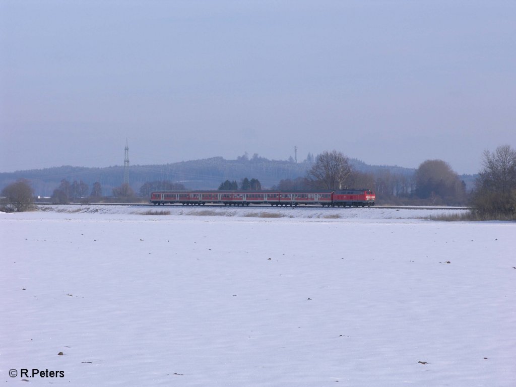 Eine 218 zieht kurz vor Buchloe eine RB aus Mnchen. 25.02.08