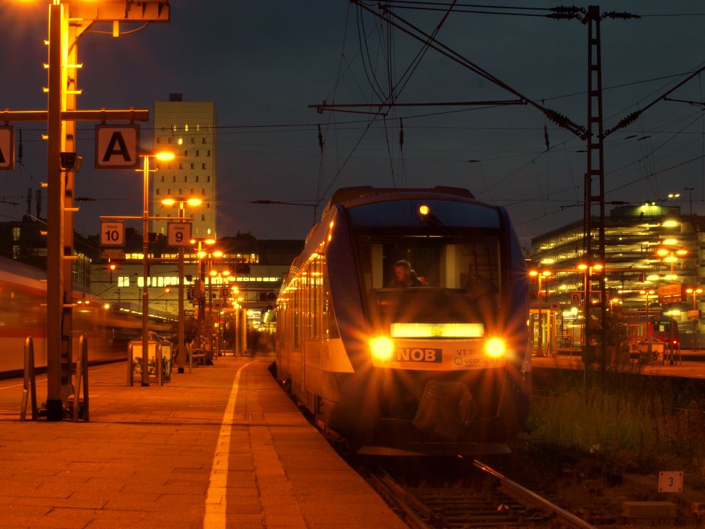 Eine Lindt 3-Fachtraktion bildete die NOB nach Heide in Holstein und wartete auf die Abfahrt am Abend des 29.10