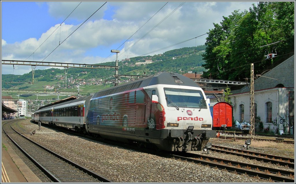 Eine neuen Werbelok: die SBB Re 460 001-1 wirbt fr den Fiat  Panda . 
Vevey, den 9. Juni 2012