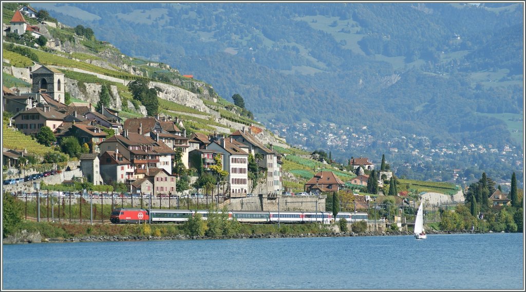 Eine Re 460 mit einem IR bei St-Saphorin am 3. Oktober 2010.