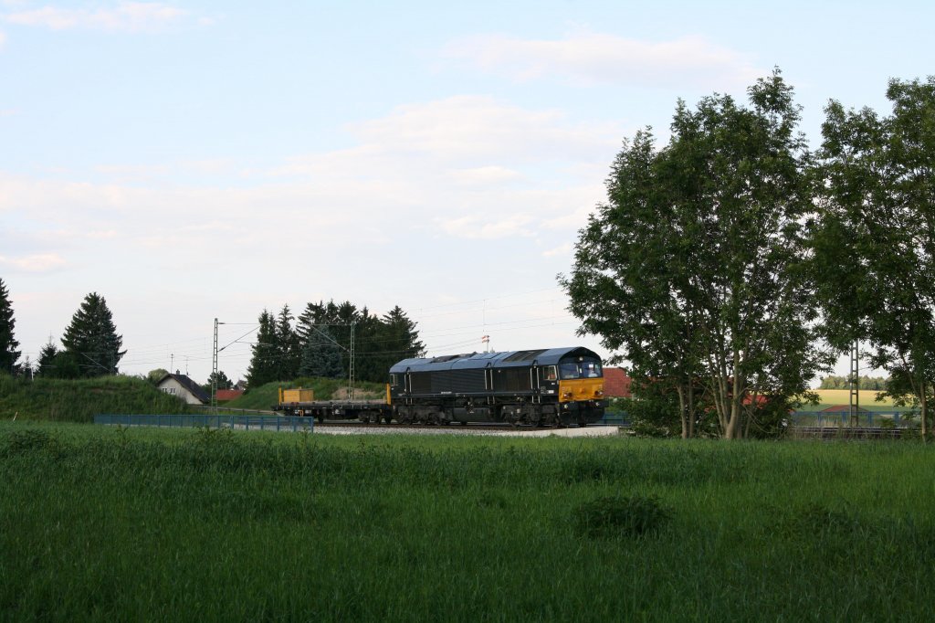 Eine unbekannt gebliebene Claas 66 konnte am Abend des 21.06.11 in Markt Schwaben mit einem Flachwagen Richtung Mnchen fotografiert werden.