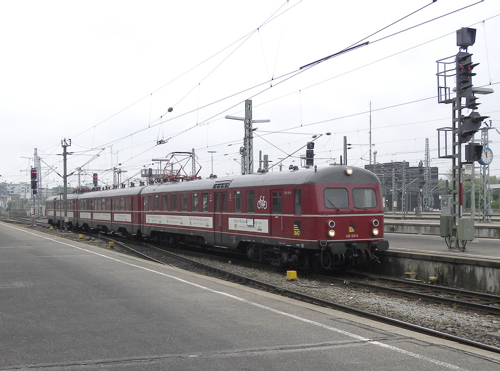 Einfahrt des ET 25 der SVG in den Stuttgarter Hbf am 13.5.2010