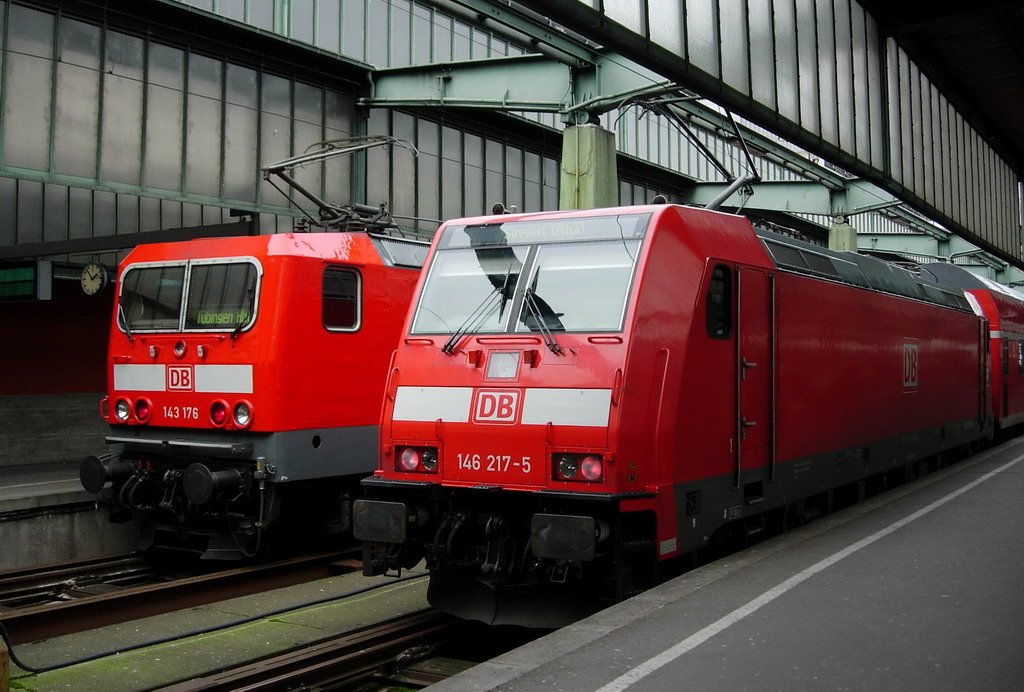 Eintrchtig nebeneinander im Stuttgarter Hbf.