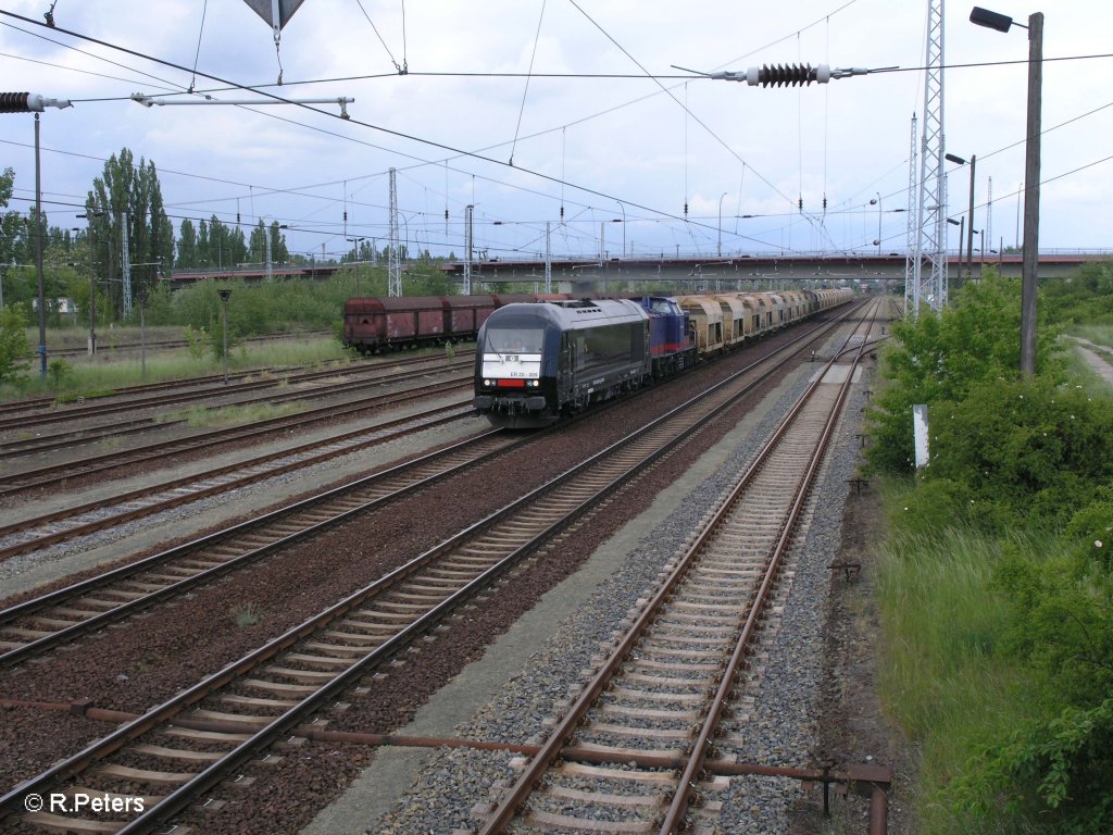 ER20 009 und 745 501-2 durchfahren Eisenhttenstadt mit ein Schlackezug. 19.05.09
