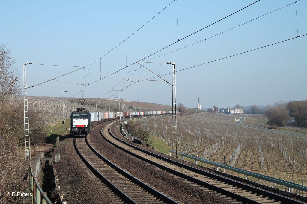 ES 64 F4 286 mit Containerzug bei Hattenheim am Rhein, Version 3. 05.03.13