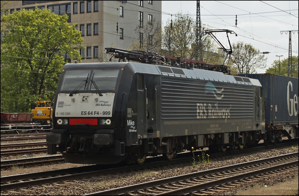 ES 64 F4-999 (Mike) von ERS Railways am 17.04.11 in Kln West