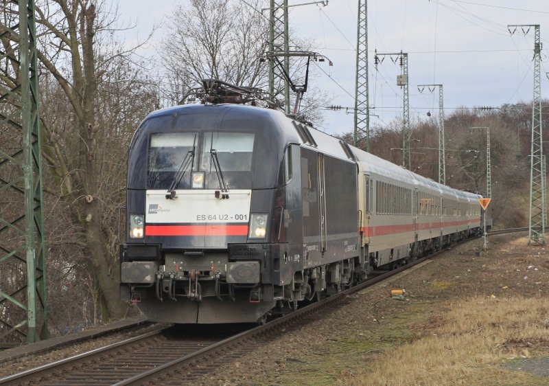 ES 64 U2-001 mit IC 2862 (Hamm-Bonn) am 27.02.2010 in Kln West