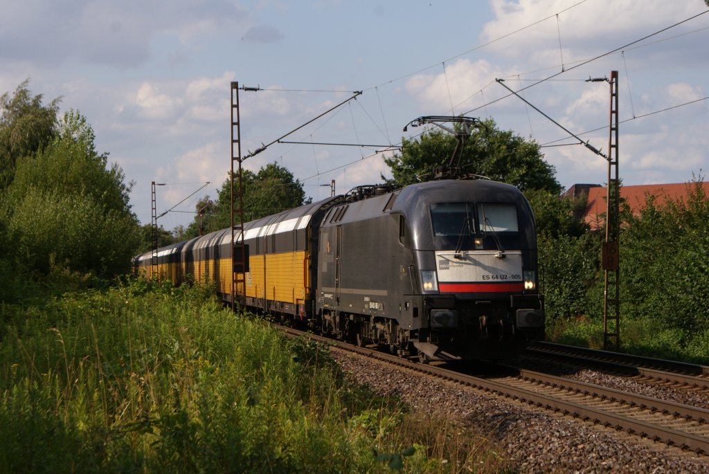 ES 64 U2-005 mit einem Autozug in Hannover Limmer am 30.07.2010