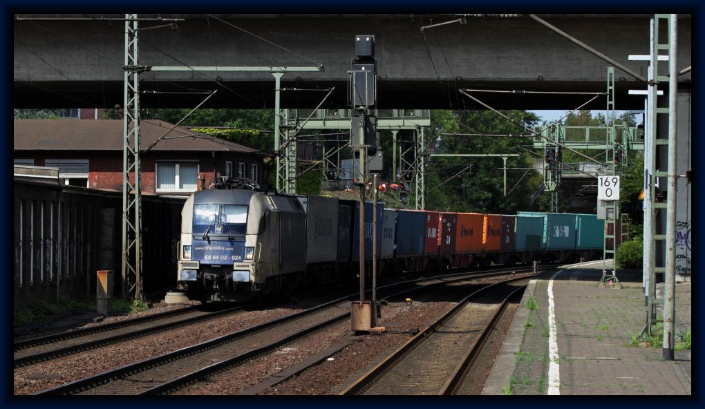 ES 64 U2-024 der WLB am 13.08.10 mit einem Containerzug in Hamburg Harburg