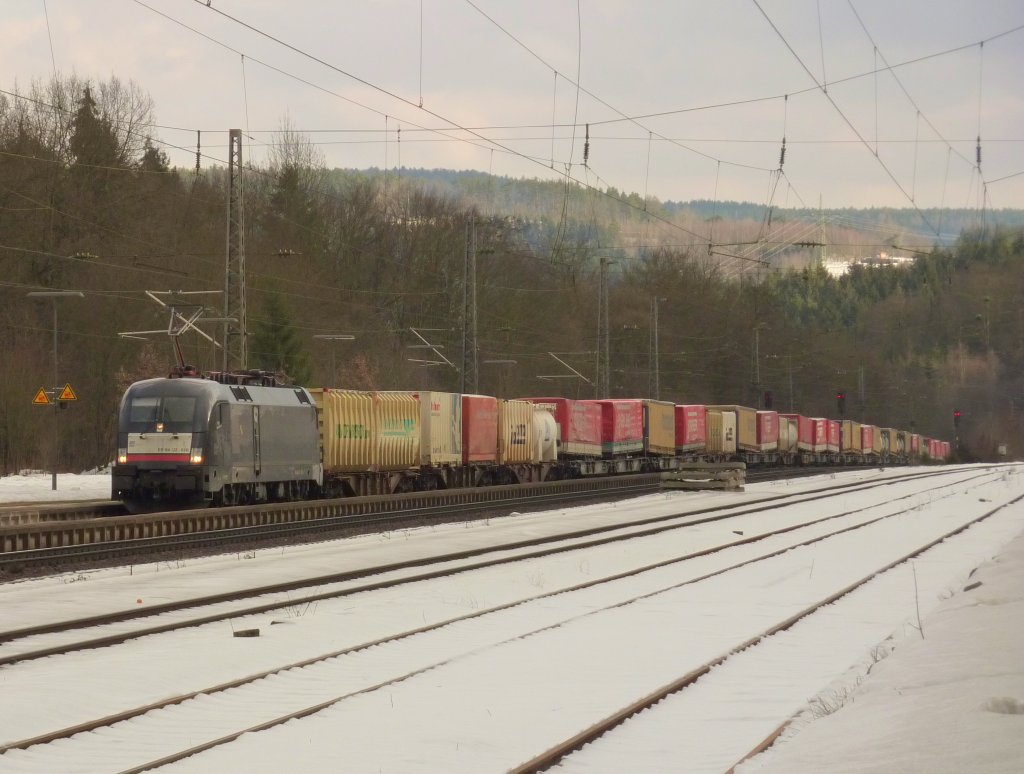 ES 64 U2-028 mit Gterzug am 20.02.10 in Jossa