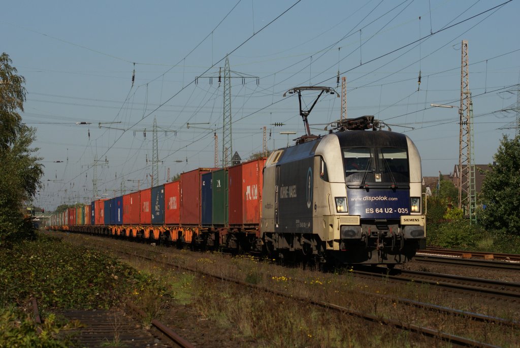 ES 64 U2-035 mit einem Containerzug in Ratingen-Lintorf am 09.10.2010