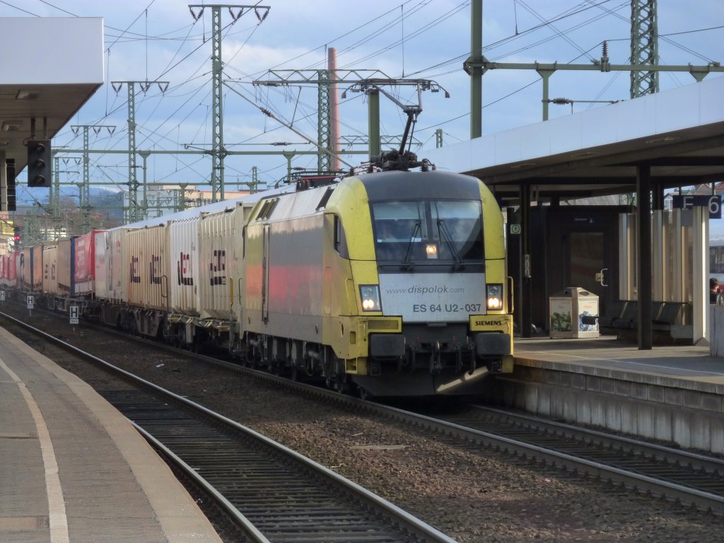 ES 64 U2-037 mit TX-Zug am 25.02.10 in Fulda