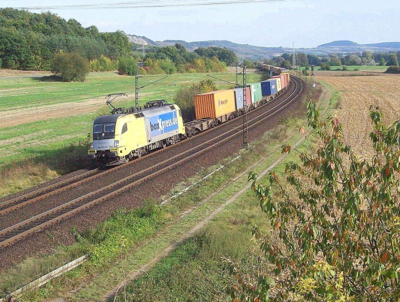 ES 64 U2-065 boxxpress am 03.10.09 bei Harrbach mit einem Containerzug
