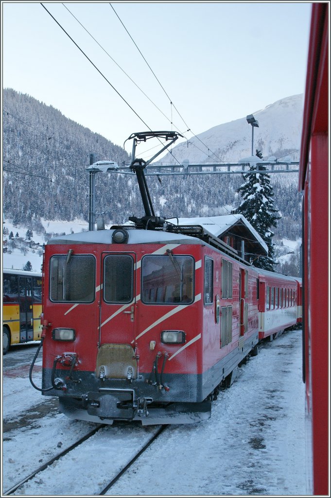 Es sieht nicht nur kalt aus, es war auch kalt...
Zugskruezuhng in Fiesch.
12.12.12