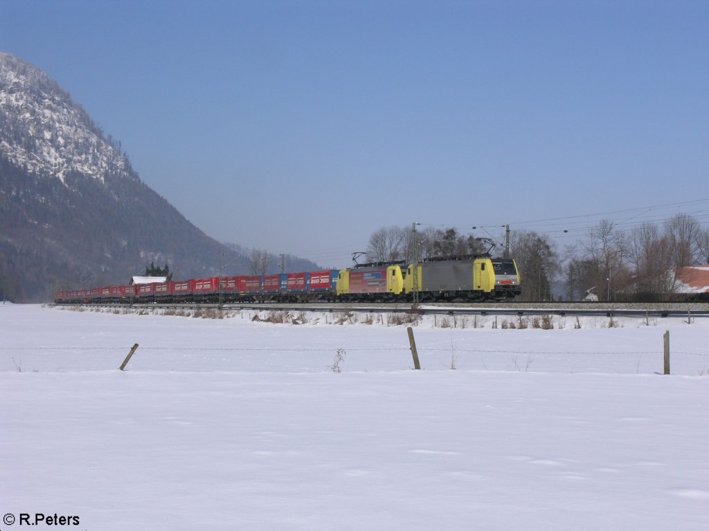 ES64 F4 039+007 ziehen den Winner bei Niederaudorf. 16.02.10