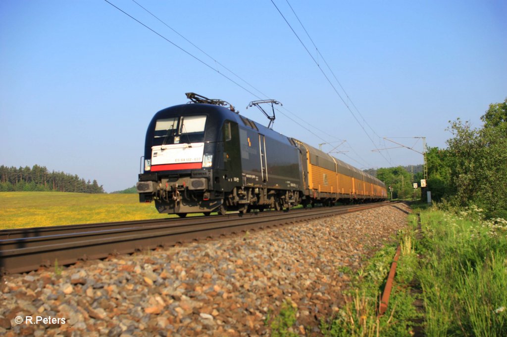 ES64 U2-037 mit ein BMW-Zug bei Plling. 13.05.11