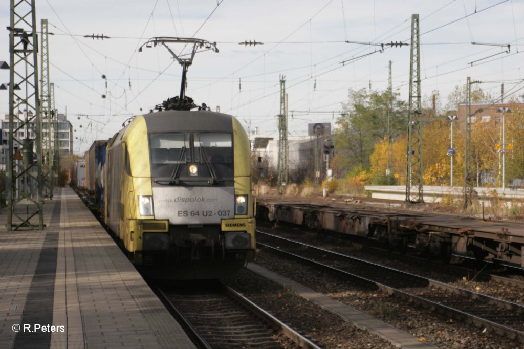 ES64 U2-037 mit einem LKW-Walter in Mnchen Heimeranplatz. 04.11.10