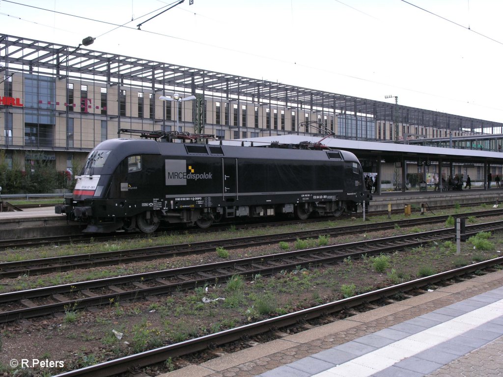 ES64 U2-061 rollt solo durch Regensburg HBF. 05.10.09