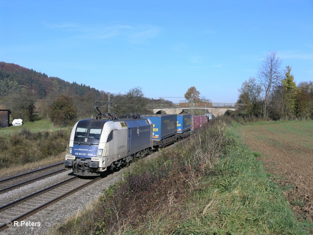 ES64 U2-068 mit einem LKW-Walter bei Dettenhofen. 29.10.10