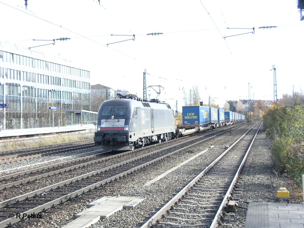 ES64 U2 074 mit LKW-Walter am Heimeranplatz. 04.11.10