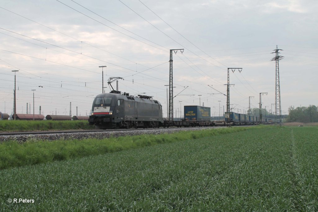 ES64 U2-097 mit LKW-Walter bei Regensburg Ost. 09.05.13