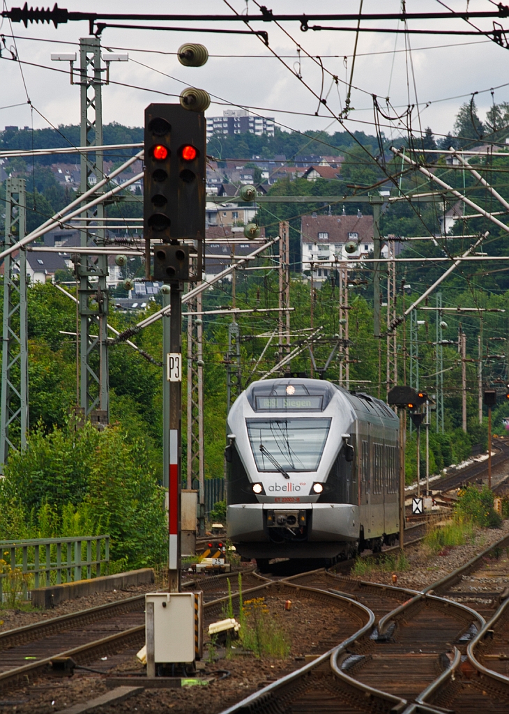 ET 22002 (2-teiliger Stadler Flirt) der Abellio Rail NRW als RB 91 (Ruhr-Sieg-Bahn) Hagen-Siegen am 18.05.2012 bei der Einfahrt in den Hbf Siegen.