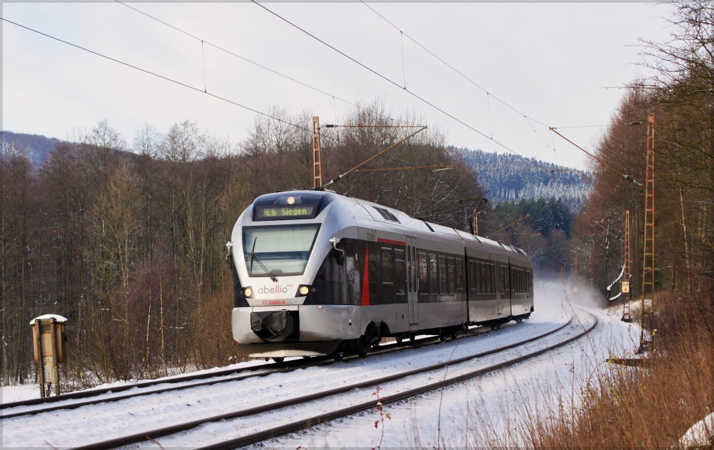 ET 23005 als RE 16 von Essen nach Siegen am 08.12.12 in der Nhe von Littfeld