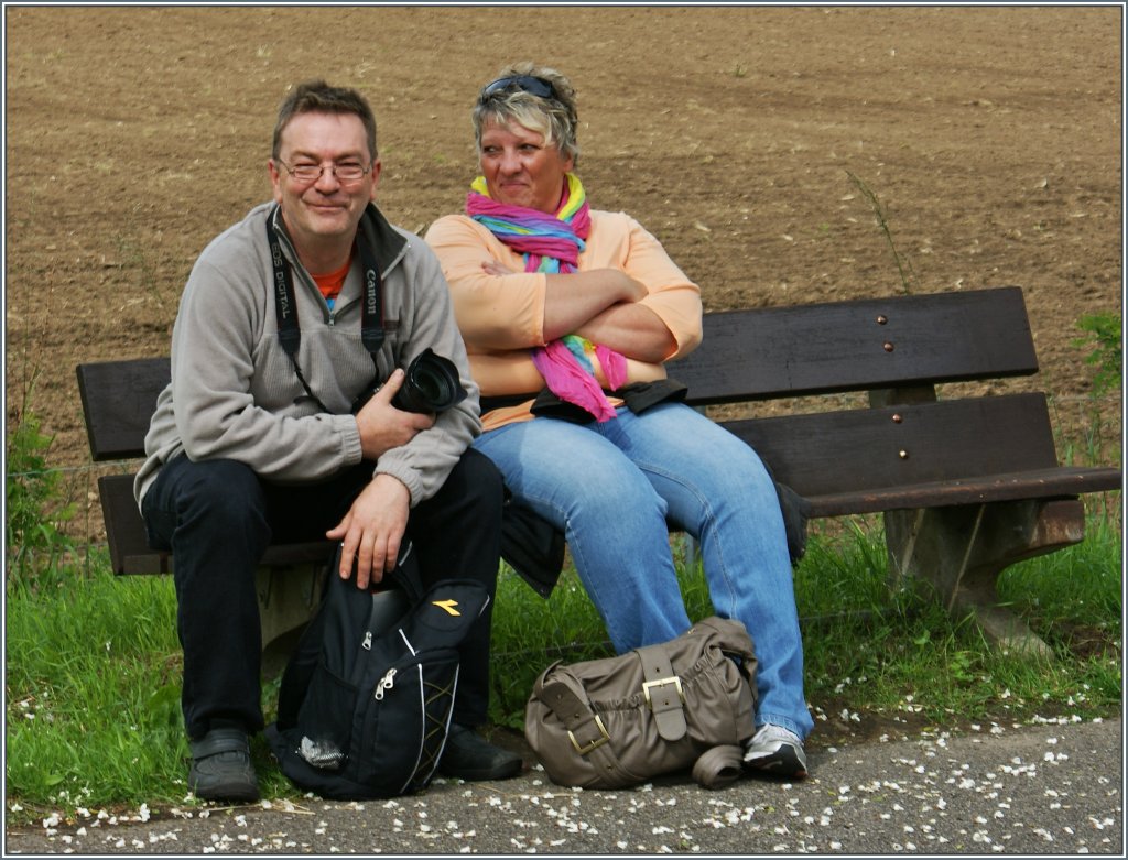 Fotograf und Assistentin geniessen eine wohlverdiente Pause.
(15.06.2013)