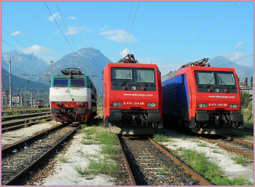 FS 444 056, SBB Re 474 014 und 015 in Domodossola am 10. Sept. 2007.
Hinweis: Das Bild entstand im Gleisbereich in Begleitung eines Lokfhrers. 