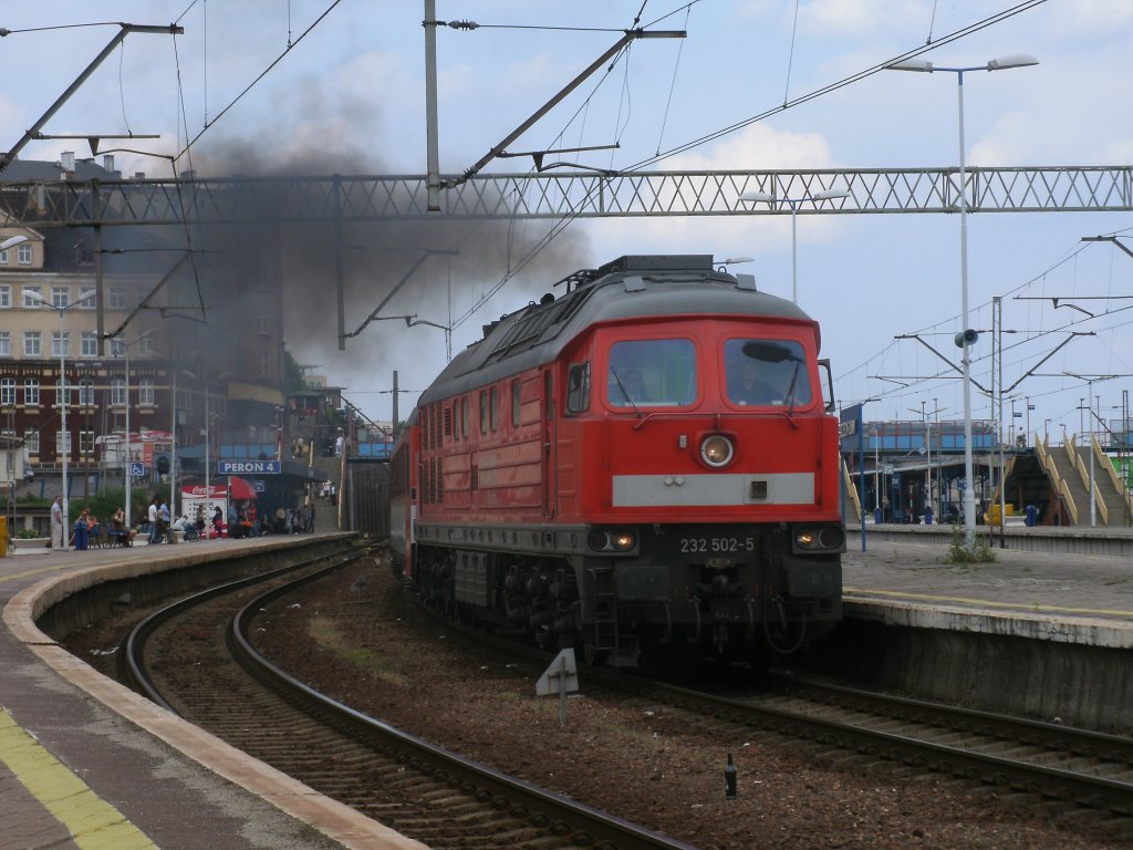 Geballte Russenpower als die Hallenser 232 502,am 14.Mai 2011,mit dem EC Szczecin Glowny-Praha hl.n.das polnische Szczecin verlie�.Die Lok bespannte den Zug von Szczecin bis Angerm�nde.Inzwischen ist der EC auf der Verbindung Geschichte.
