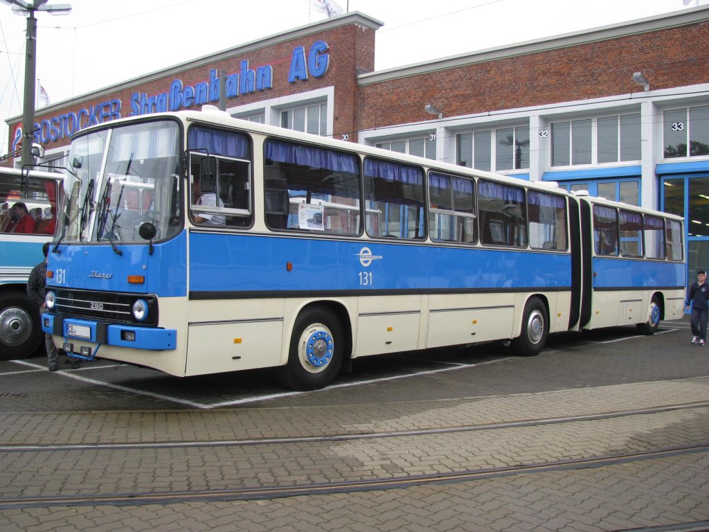 Gelenkomnibus Ikarus 280 der  Cottbusverkehr , Nr. 131 aus Cottbus (CB) anllich 130 Jahre Strba in Rostock [27.08.2011]