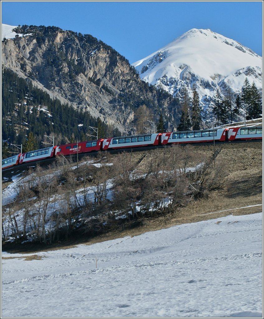 Glacier-Express Impression oberhalb von Bergn/Bravuogn.
16. Mrz 2013