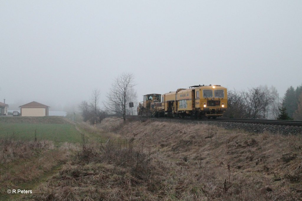 Gleisstopfmaschine bei Waldershof nach Nrnberg. 24.11.12