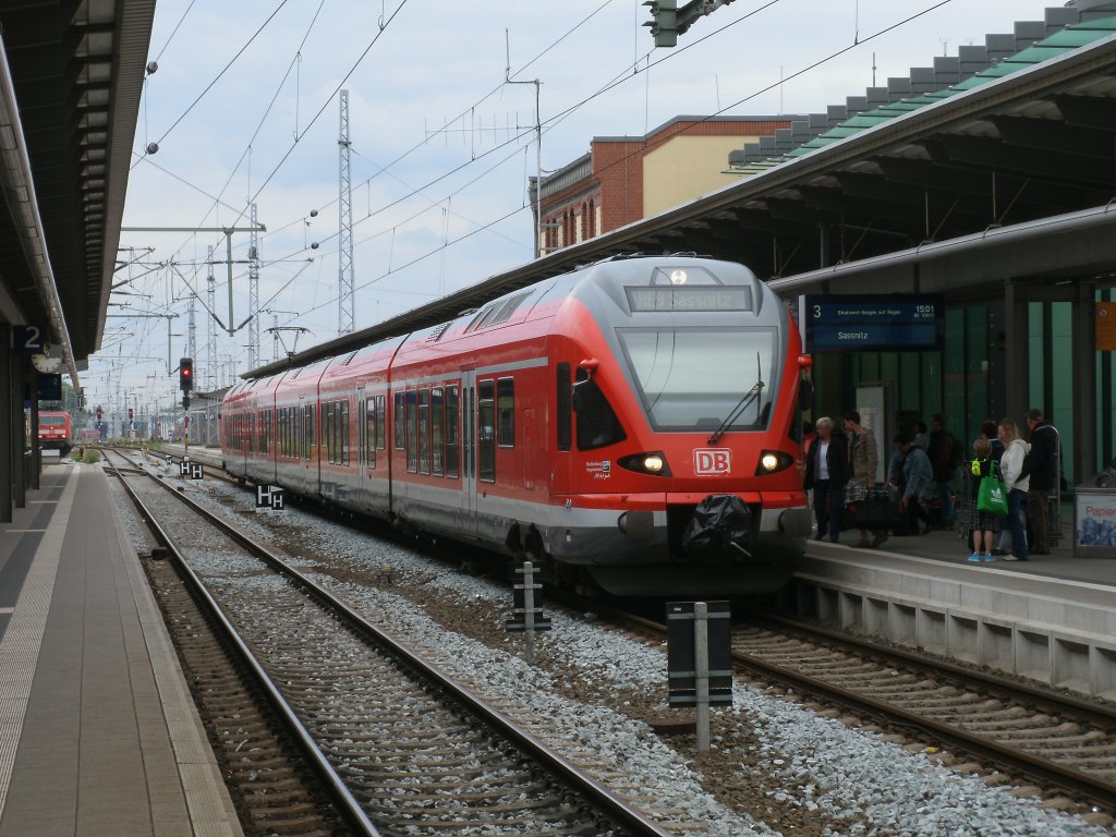 Gut sechs Minuten blieb 429 030,nach der Ankunft,am 28.Mai 2011,in Rostock,dann ging es wieder nach Sassnitz zurck.