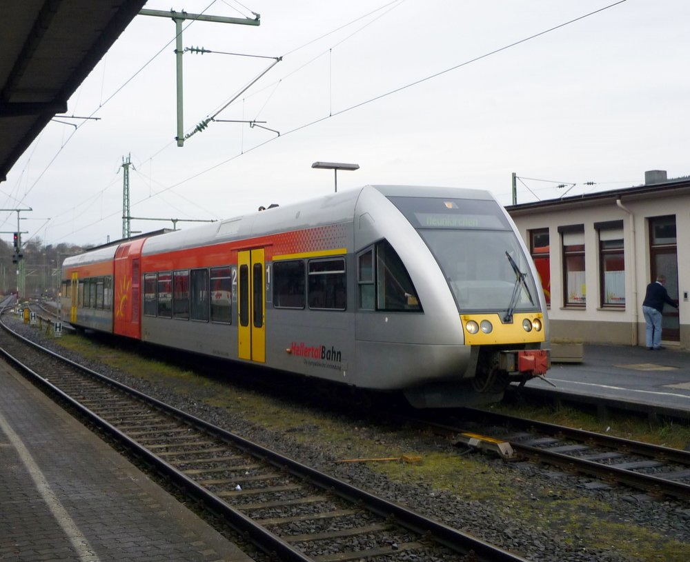 Hellertalbahn GTW steht im Bahnhof von Betzdorf(Sieg) am 29.12.2009

Ich glaube hinter dem VT versteckte Mathi sich grad ;)