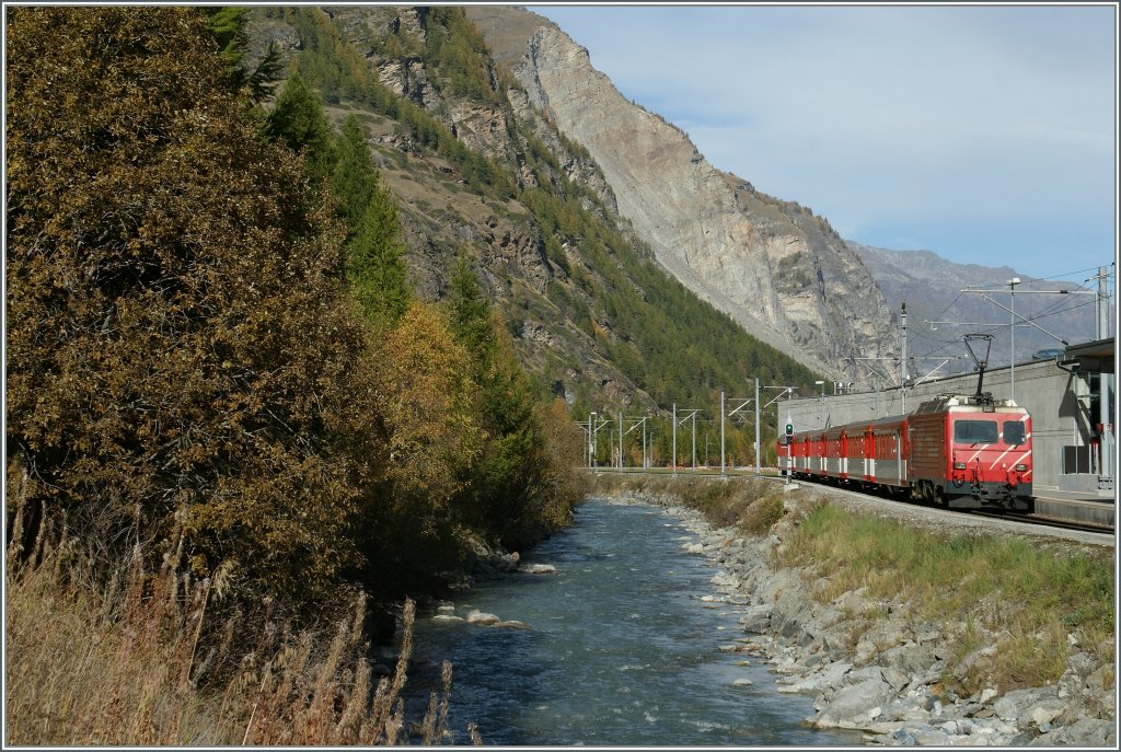 HGe 4/4 mit dem Zug 246 verlsst Tsch.
19.10.2012