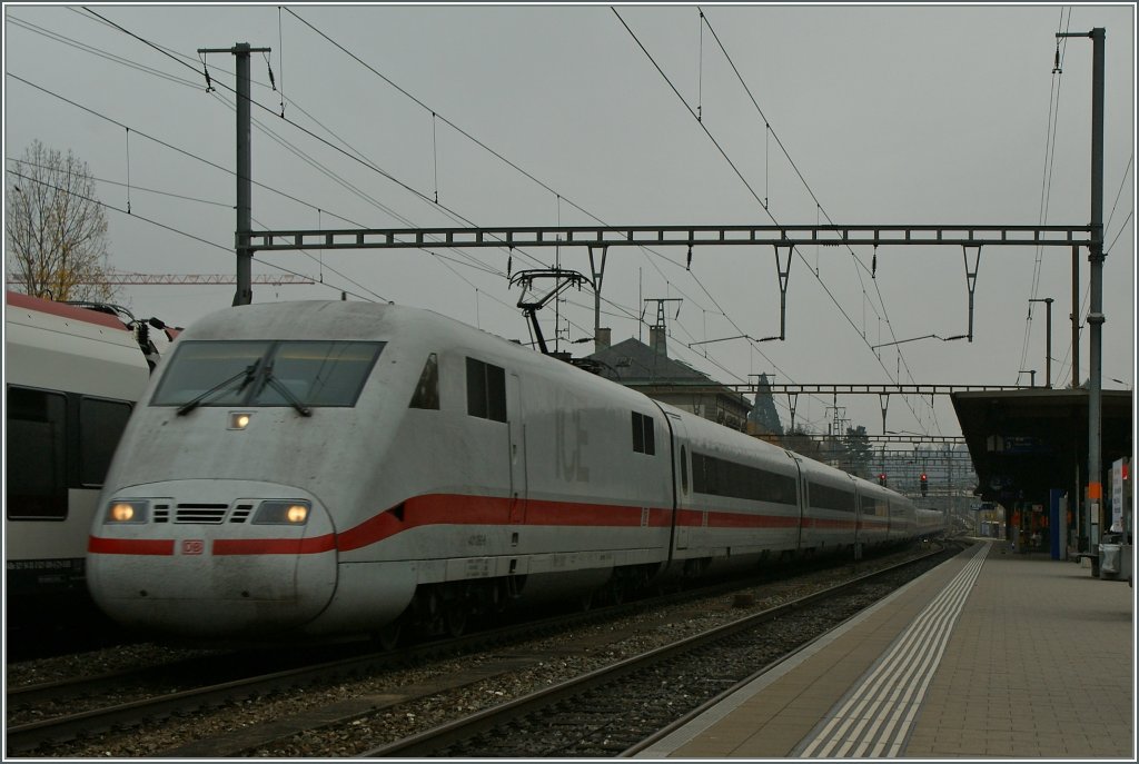 ICE 374 Bern - Berlin Ostbf. bei der Durchfahrt in Liestal. 
6. Nov. 2011